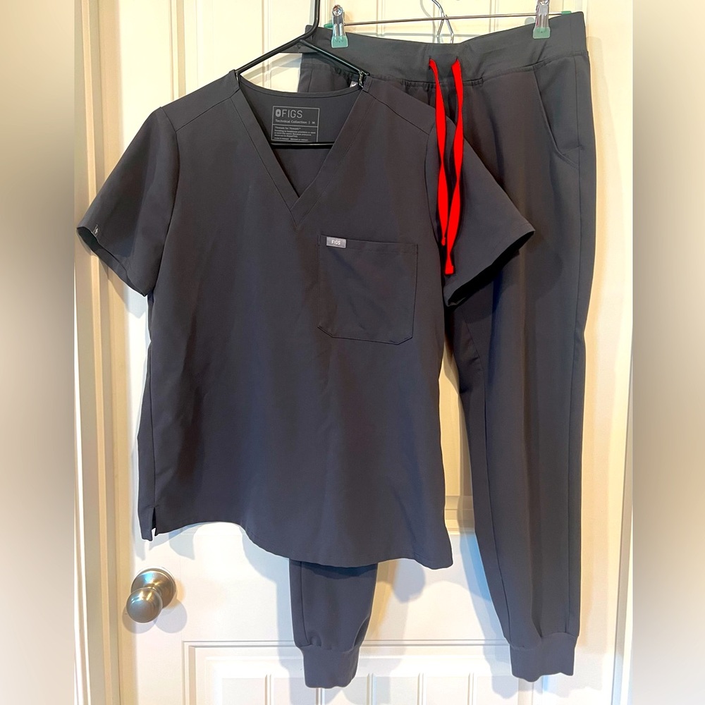 Figs Medium Regular Jogger & Medium Catarina Top